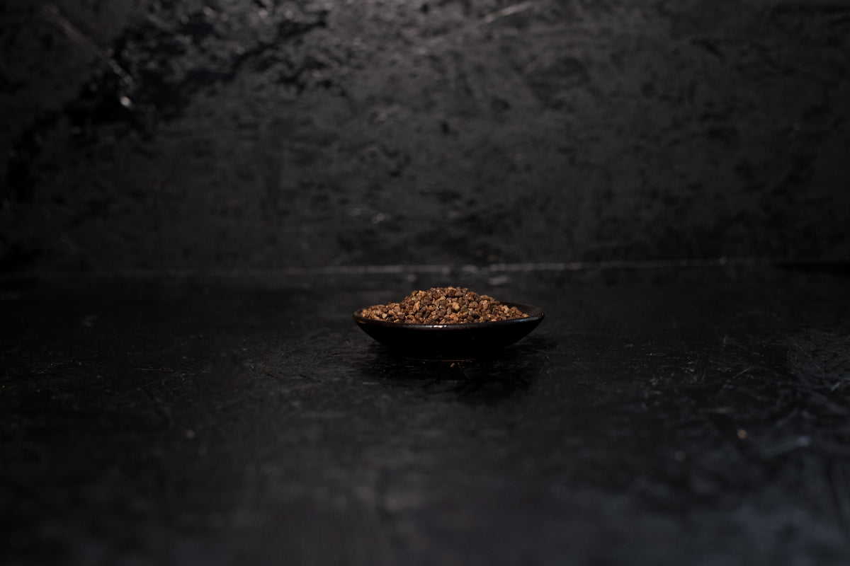 Cardamom ganz aus der Schale